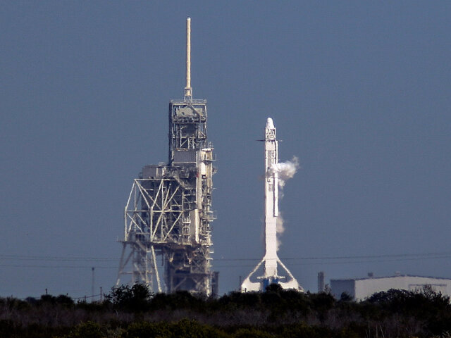 raketa, SpaceX, Falcon 9, Mys Canaveral, rampa