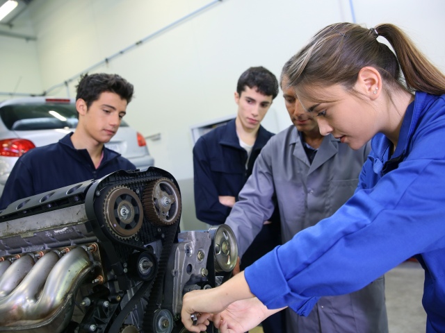 práca, kariéra, robota, automechanik,