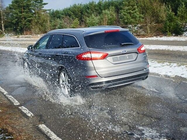 Ford - systém varovania pred dierami na ceste