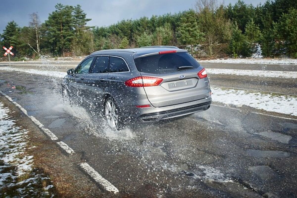 Ford - systém varovania pred dierami na ceste