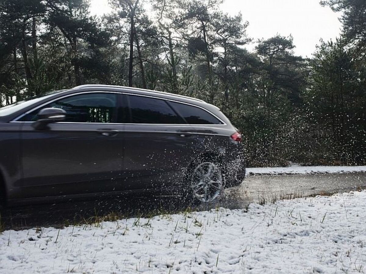 Ford - systém varovania pred dierami na ceste