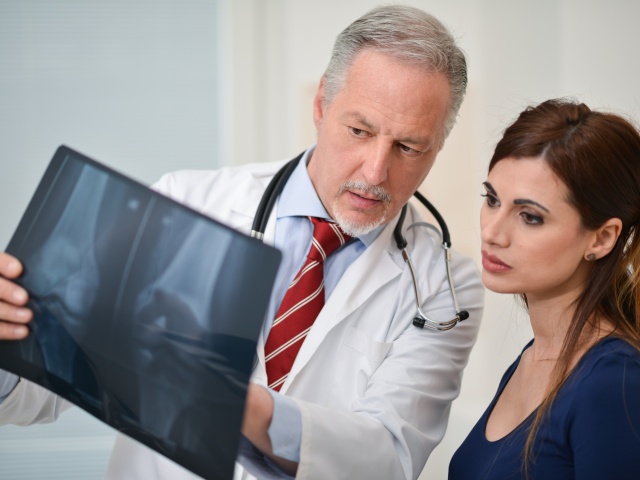 doktor, lekár, pacient, ambulancia, ordinačné hodiny