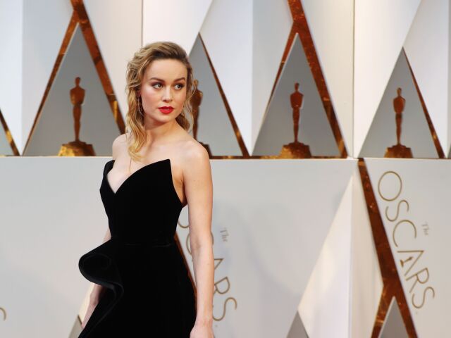 Herečka Brie Larson v kreácii Oscar de la Renta.