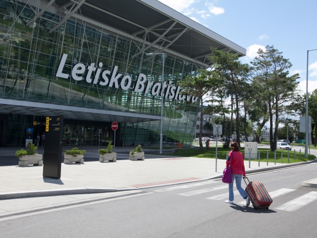 letisko, bratislava, m. r. štefánika