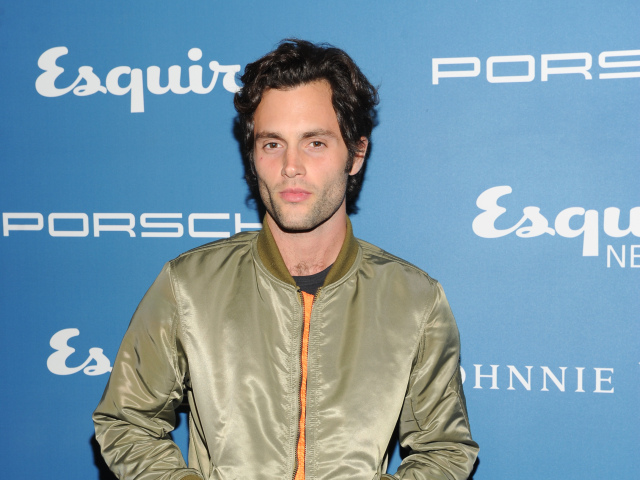 Herec Penn Badgley.