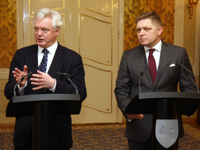David Davis, Robert Fico,