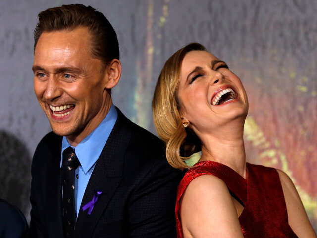 Tom Hiddleston (vľavo) a Brie Larson
