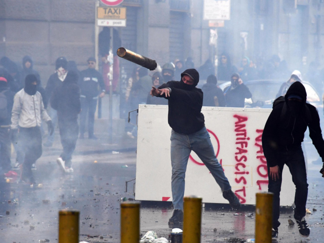 Neapol, Taliansko, protest, Liga severu