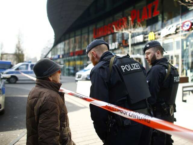 policajti, Nemecko, Essen, nákupné stredisko
