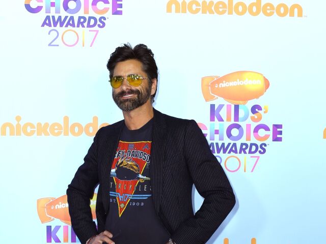 Na vyhlásení cien nechýbal ani herec John Stamos. 