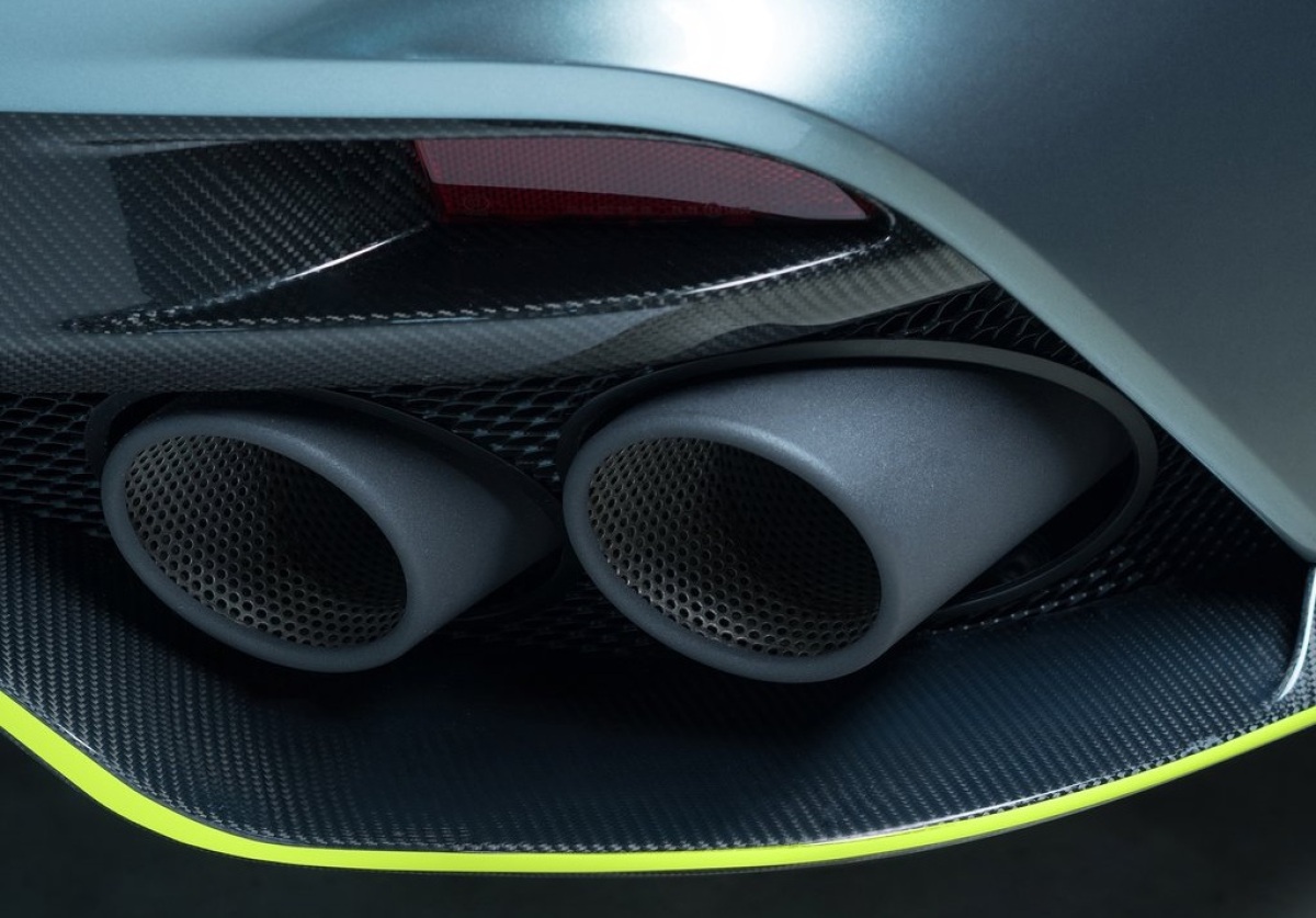 Aston Martin-Rapide AMR-2018-1024-1a