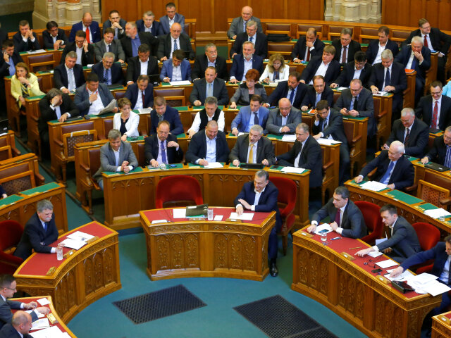maďarský parlament, viktor orbán,