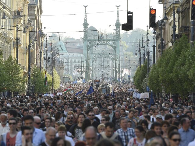protest, demonštrácia, maďarsko, soros, sorosova univerzita,