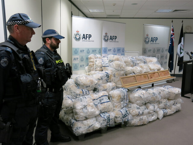 pervitin, drogy, zasielka, australia, policajt