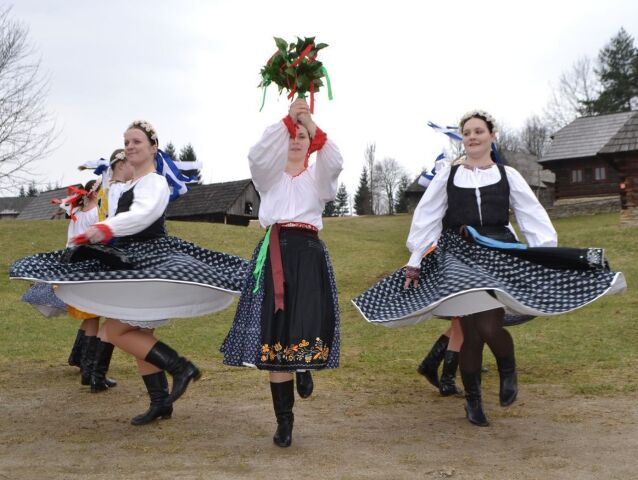 ľudové zvyky, tradície, tanec, kroj