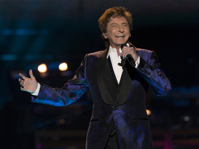 Spevák Barry Manilow.