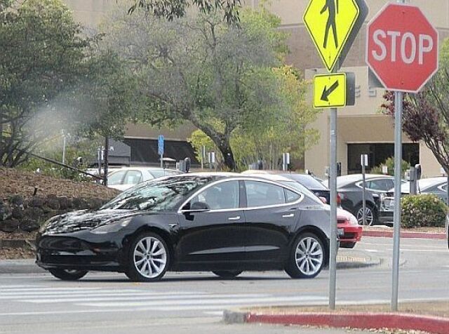Tesla Model 3 - 2017