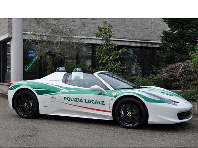 Ferrari 458 Spider - polícia Miláno