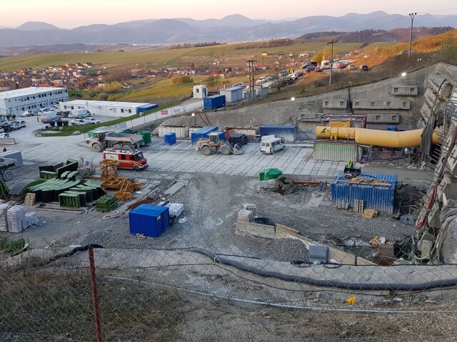 visnove, stavenisko, tunel, stavba