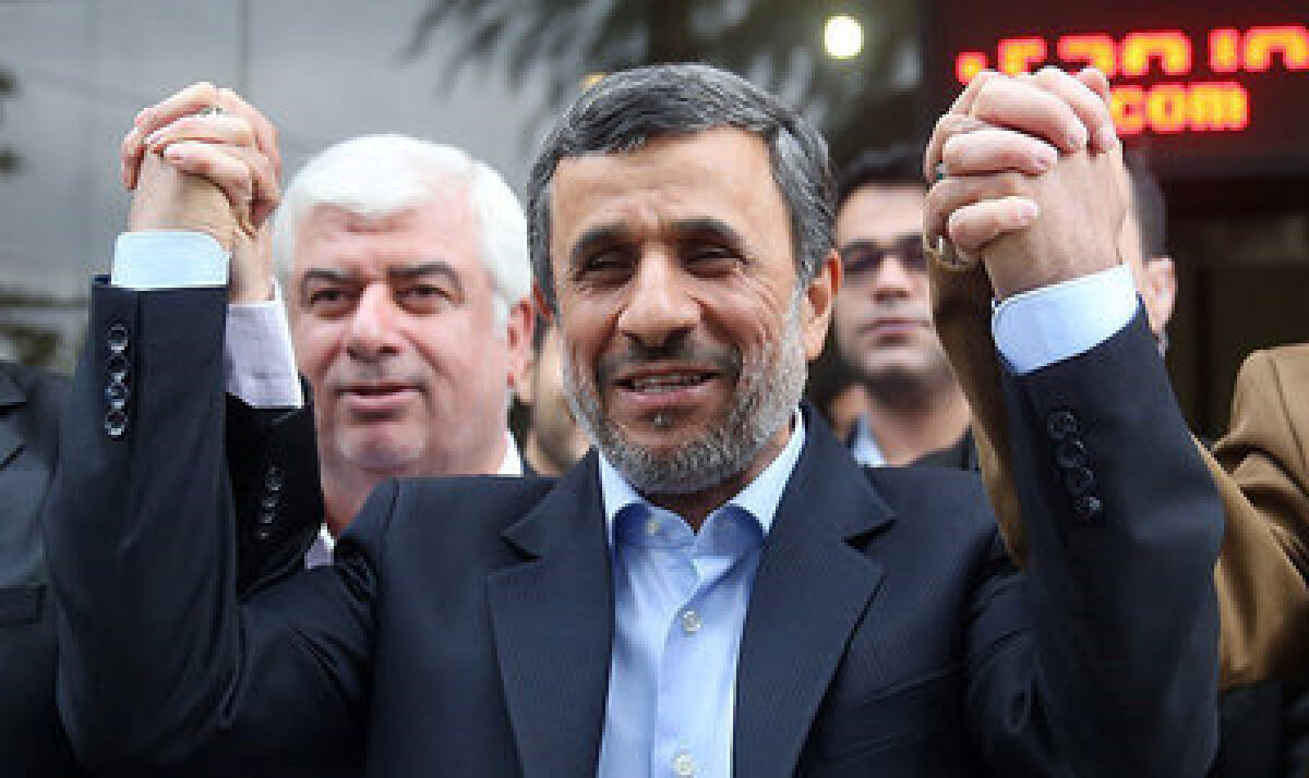 Mahmúd Ahmadinežád, Irán