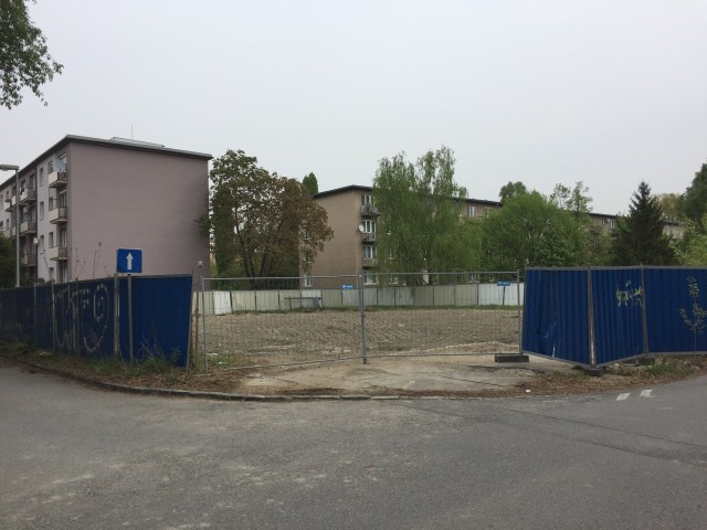 BRATISLAVA: čierna stavba v Ružinove