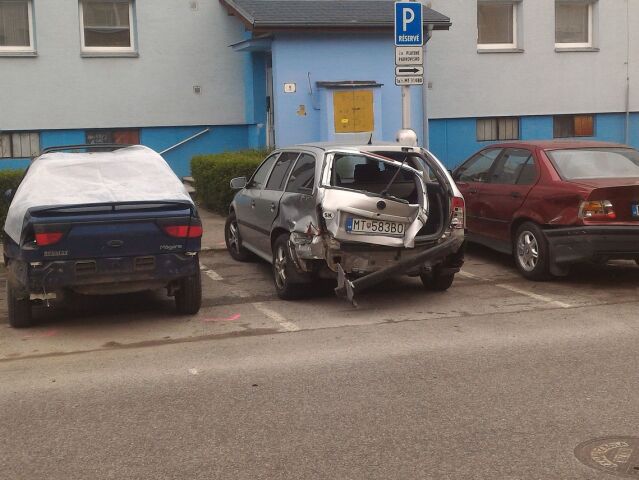 autá, autonehoda, nabúrané autá, zničené autá, 