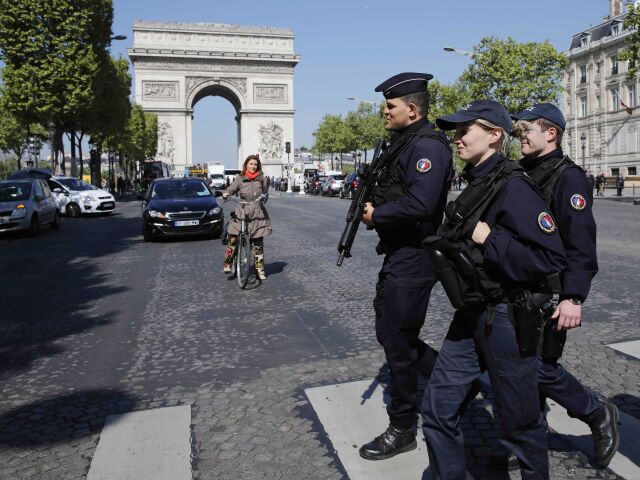 pariz, policia,policajti