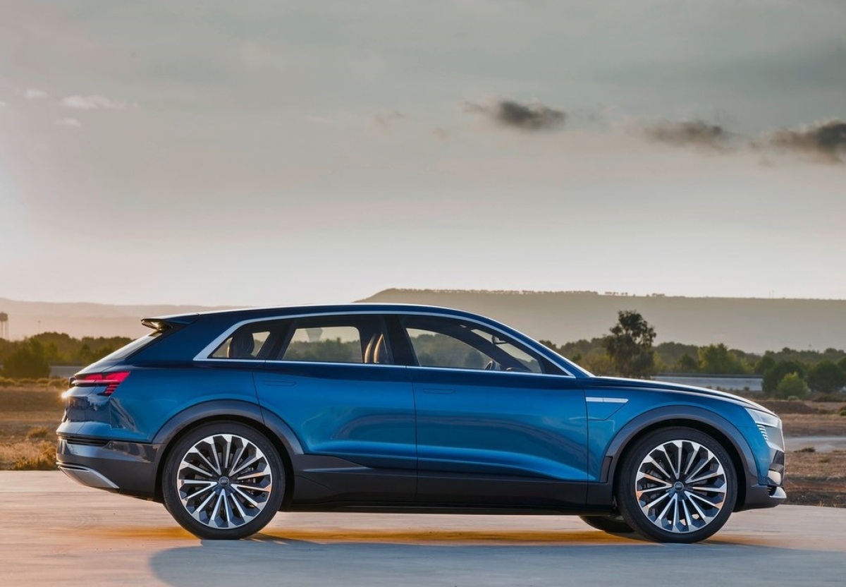 Audi-e-tron quattro Concept-2015-1024-08