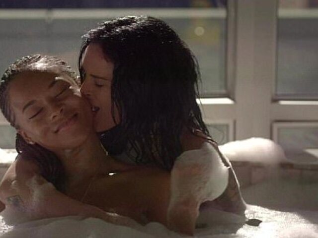 Herečka Rumer Willis v milostnej scéne v seriáli Empire.