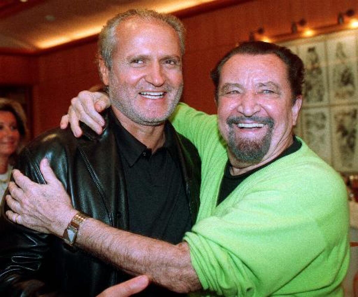 Gianni Versace (vľavo) a francúzsky choreograf Maurice Bejart