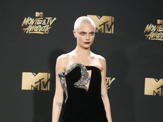 Modelka Cara Delevingne vyzerala výnimočne. 