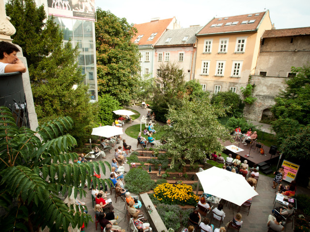 BRATISLAVA: Letná čitáreň U červeného raka
