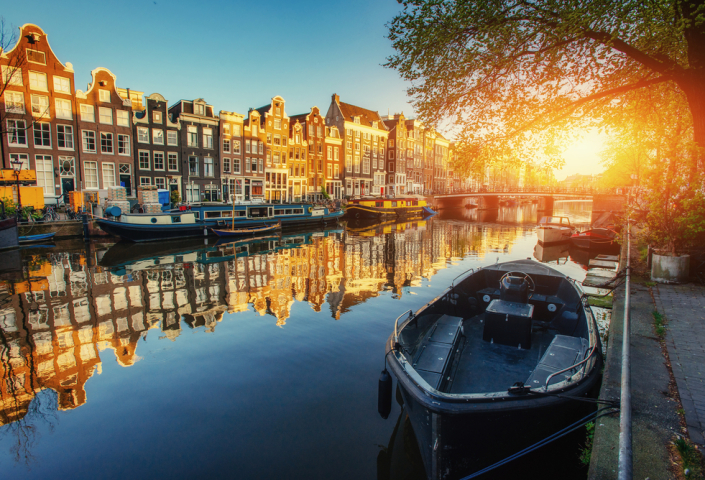 Amsterdam, Holandsko, kanál, mesto, čln, loďka,