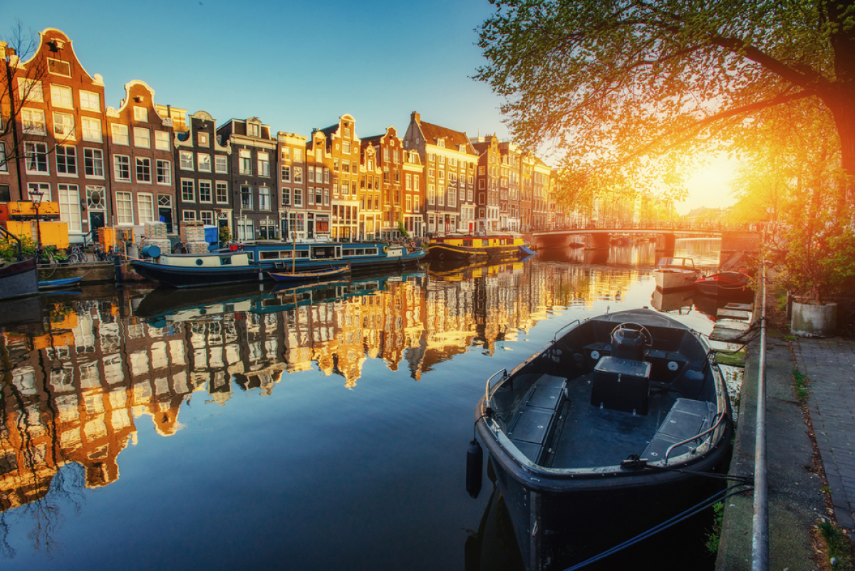 Amsterdam, Holandsko, kanál, mesto, čln, loďka,