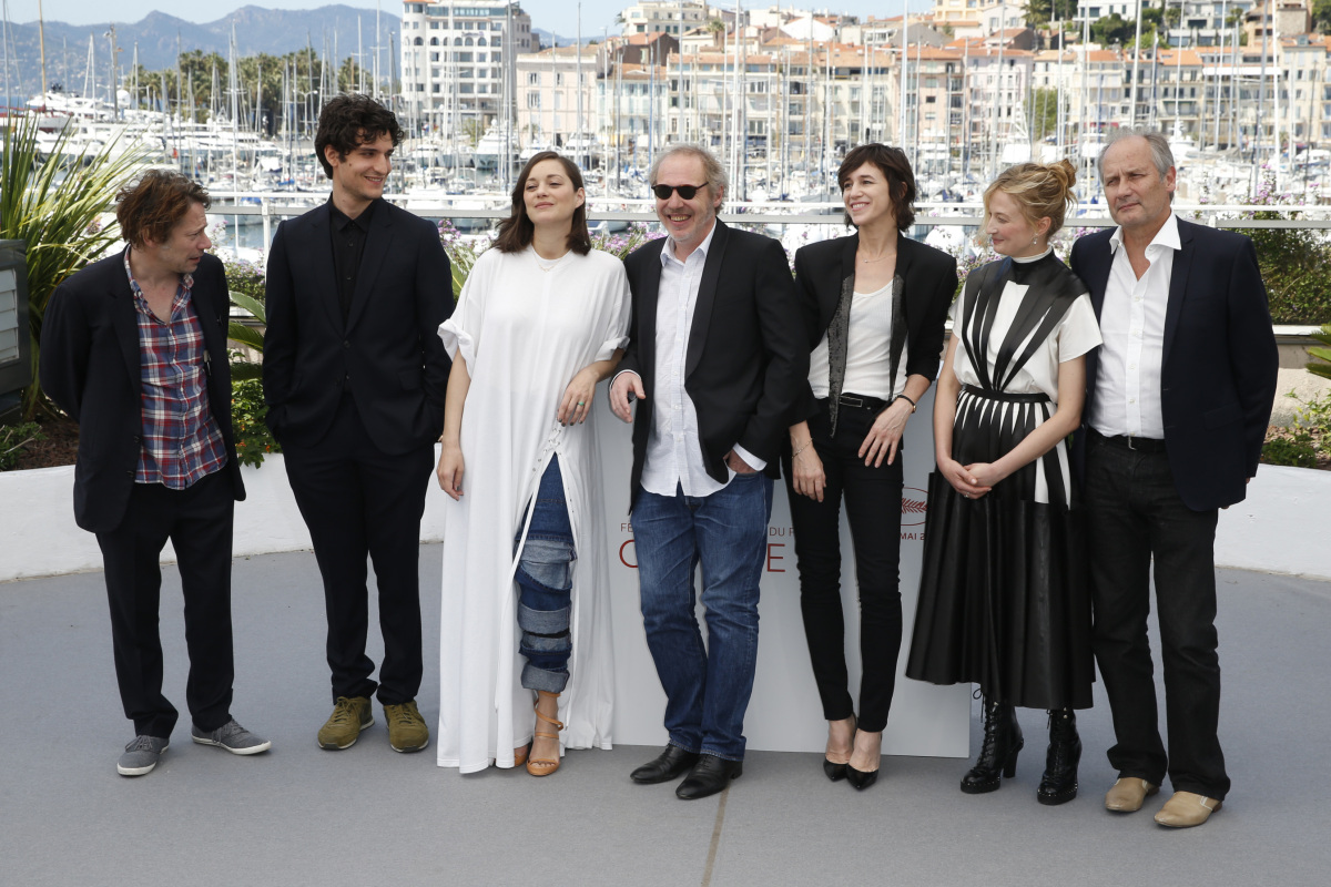 Mathieu Amalric, Louis Garrel, Marion Cotillard, režisér Arnaud Desplechin a herci Charlotte Gainsbourg, Alba Rohrwacher a Hippolyte Girardot 