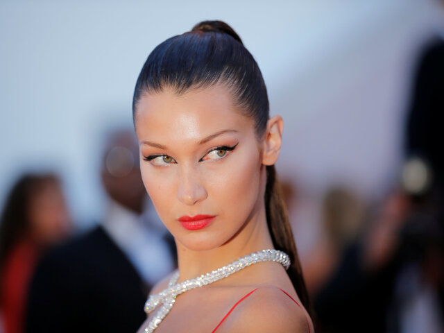 Modelka Bella Hadid predvádzala bezchybné líčenie od Diora. 