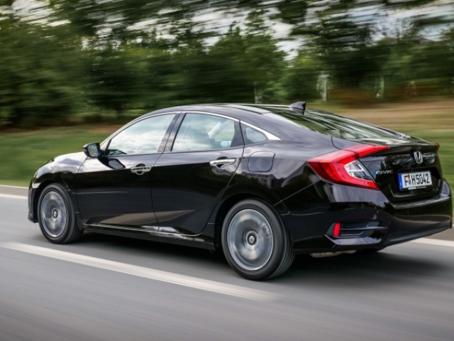 Honda Civic Sedan 2017 EU verze nova sada 02 800 600