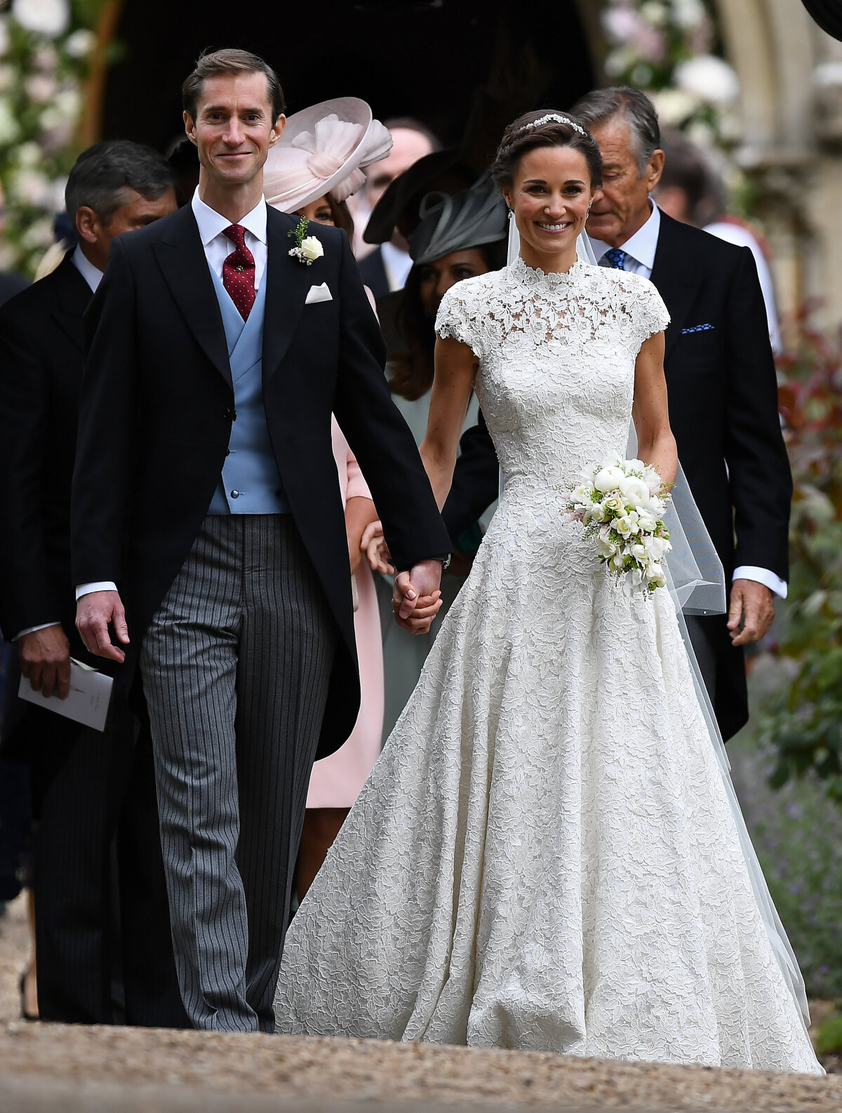 Pippa Middleton ajej manžel James Matthews čerstvo po obrade v kostole.
