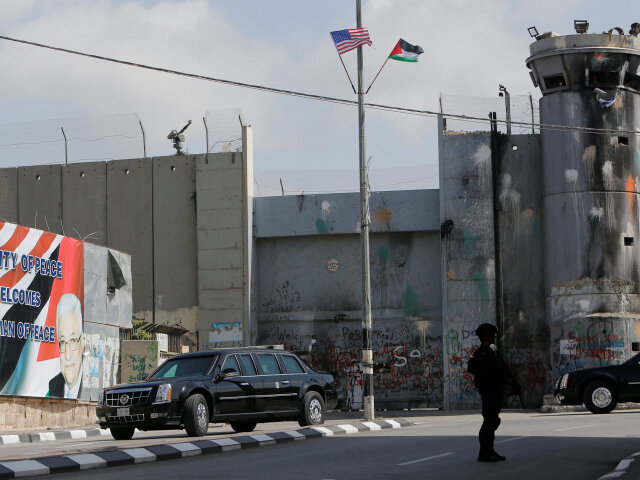 Palestína, kontrolné stanovište, limuzína, trump