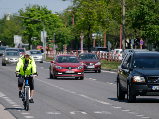 bratislava, cyklista, premávka, doprava