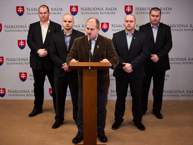 ľsns, kotleba, kotlebovci, fašisti, extrémisti,