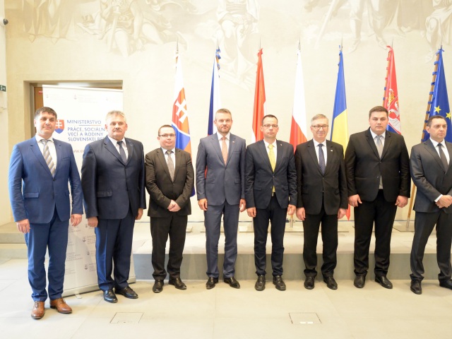 SUMMIT: Nelegálne zamestnávanie pracovníkov