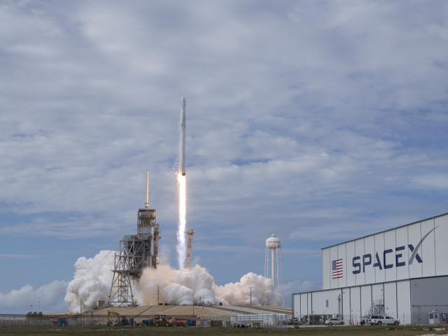 SpaceX, Dragon, Falcon 9
