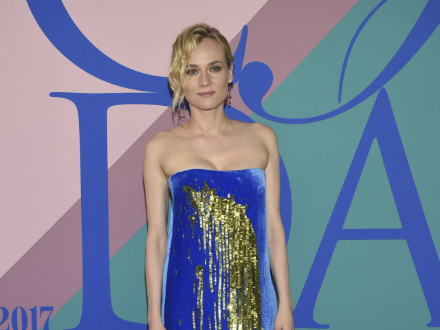 Herečka Diane Kruger sa objavila v šatách Monse. 