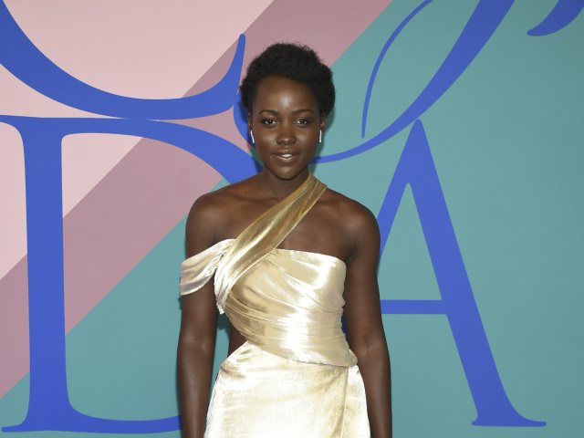 Herečka Lupita Nyong'o v kreácii Jason Wu. 