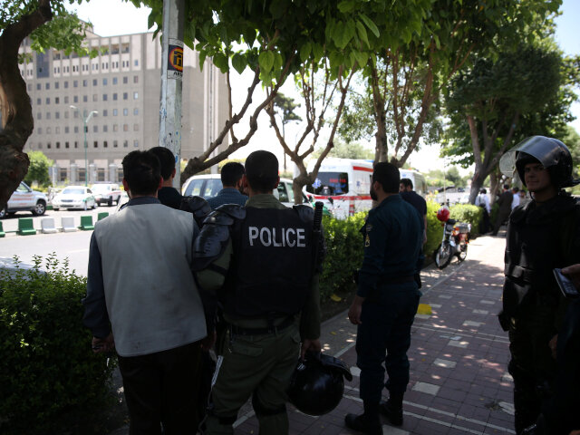 Irán, polícia, parlament