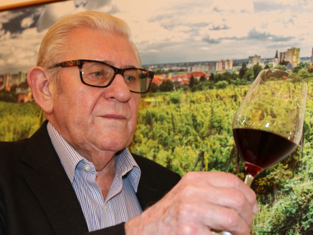 Ján Krampl, rača, víno
