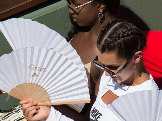 Krásna Bella Hadid v hľadisku na tenisovom turnaji French Open. 