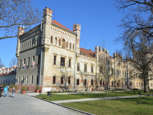 kaštiel, galanta, gaulieder,