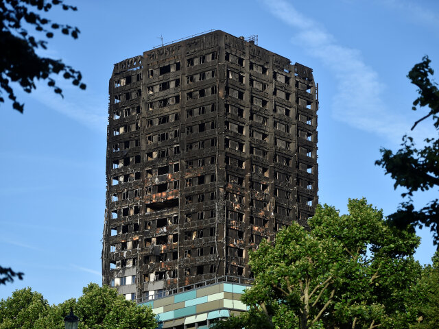 londýn, grenfell tower, požiar, zhorený dom,